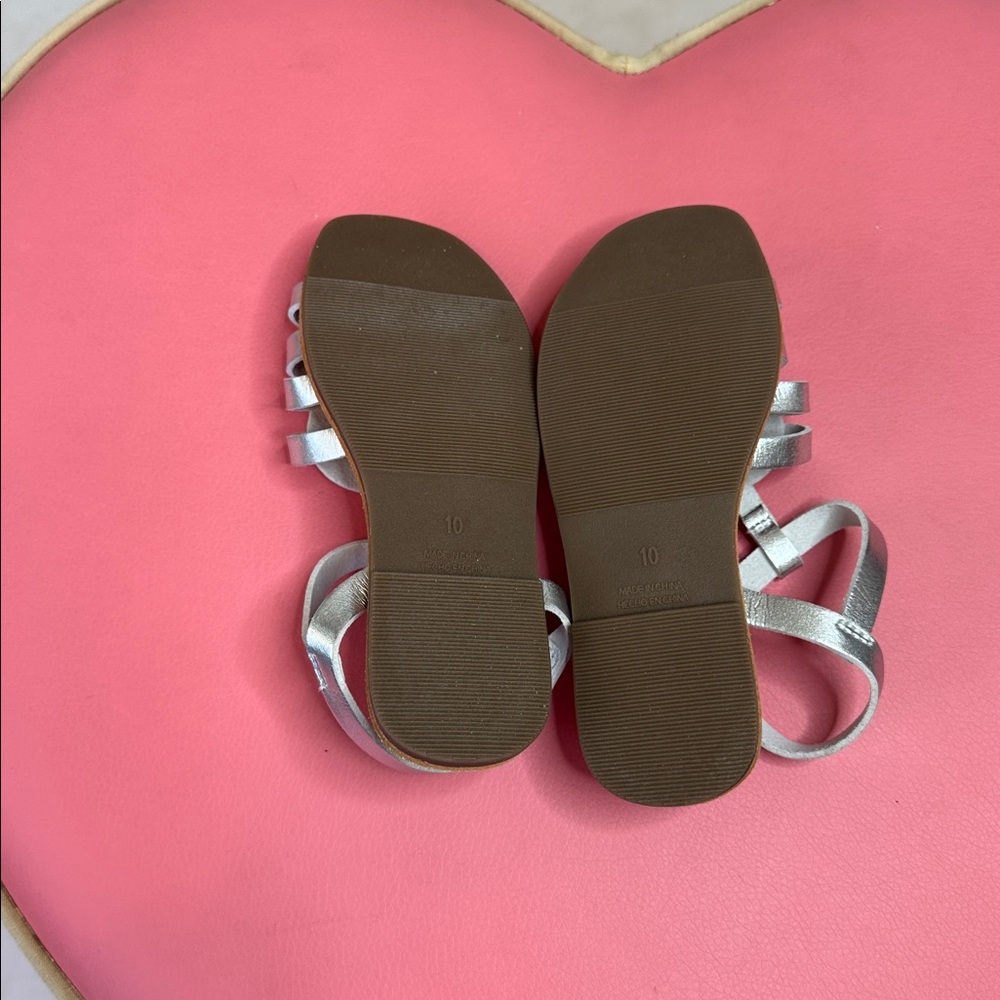 Old Navy Faux-Leather Silver Woven Toddler Girl’s Sandals. Sz 10 Worn once - Picture 5 of 5